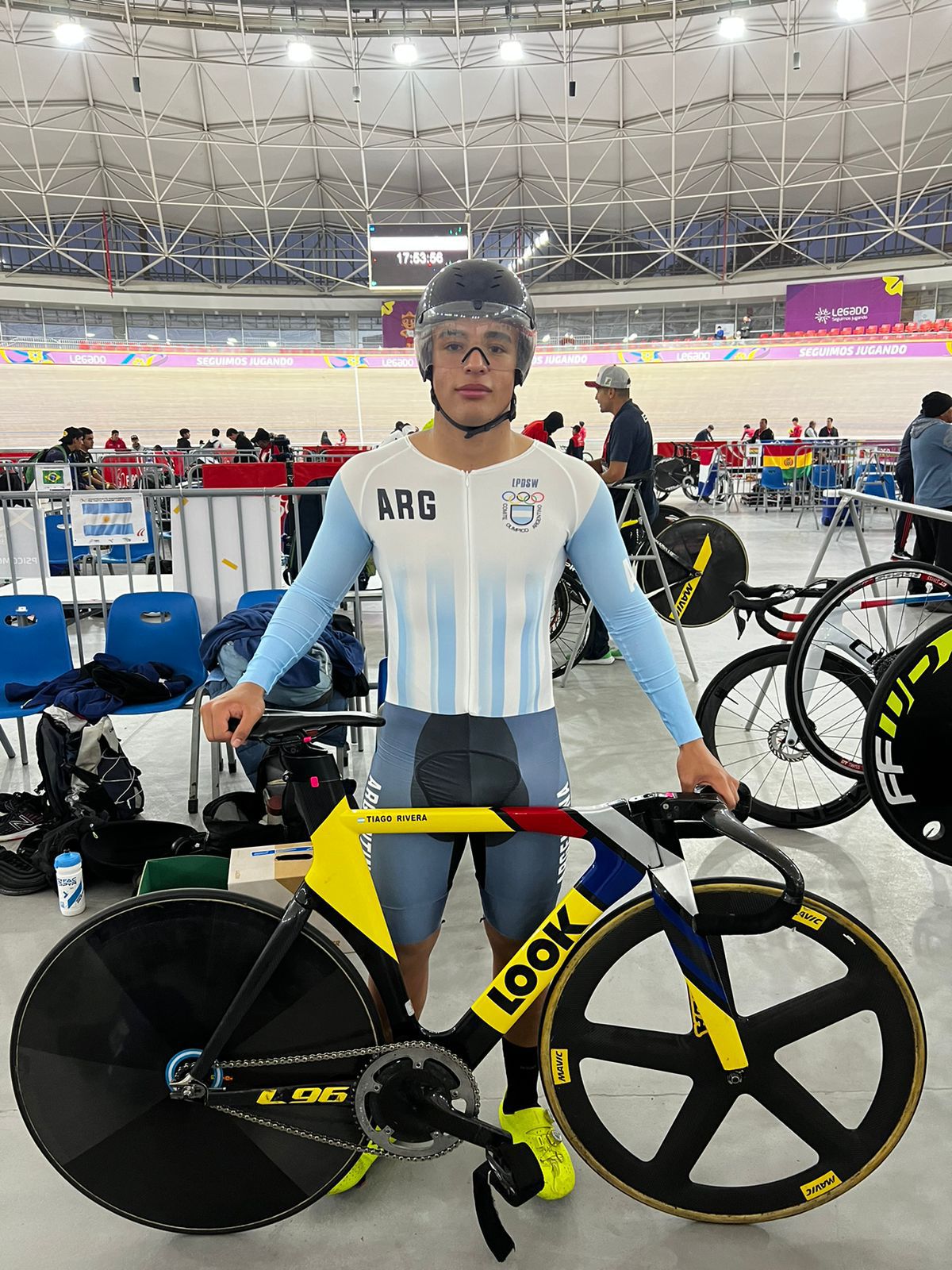 Tiago Rivera compite en el Panamericano Junior de ciclismo