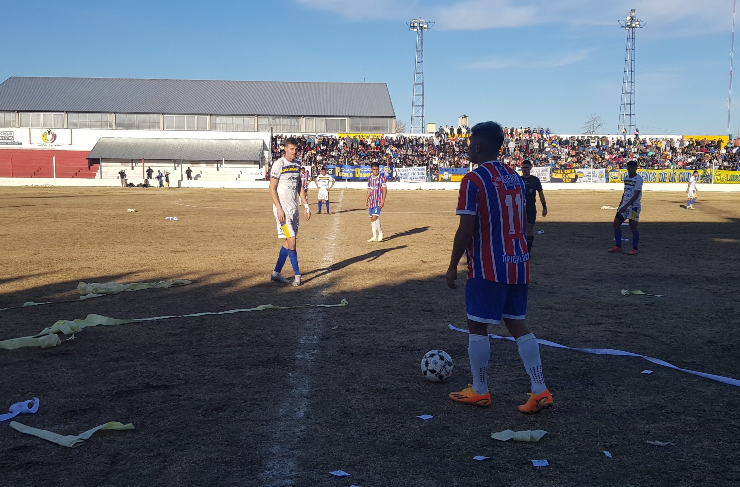 Pedal-Huracán: gran fiesta, mucha gente, poco fútbol
