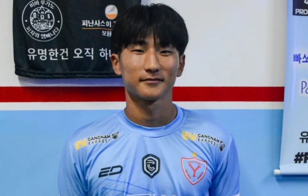 Un futbolista coreano tiene sus propios sponsors en la camiseta