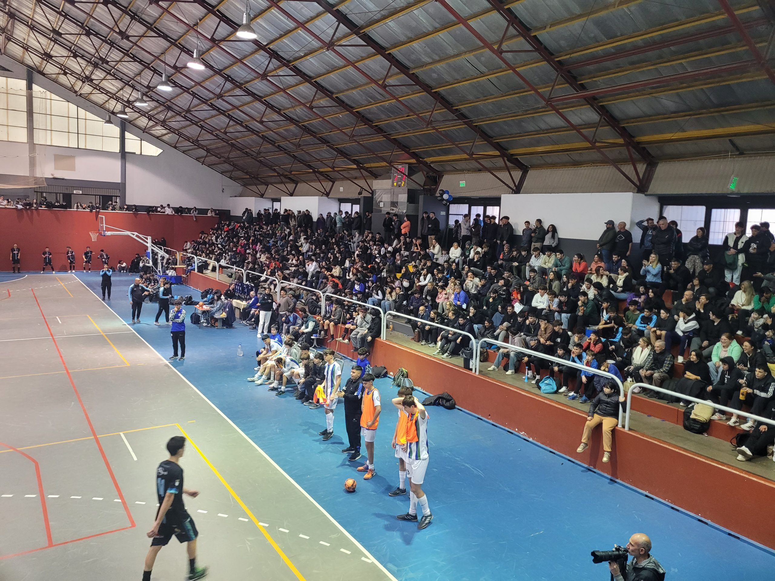 Futsal.gente.abajo