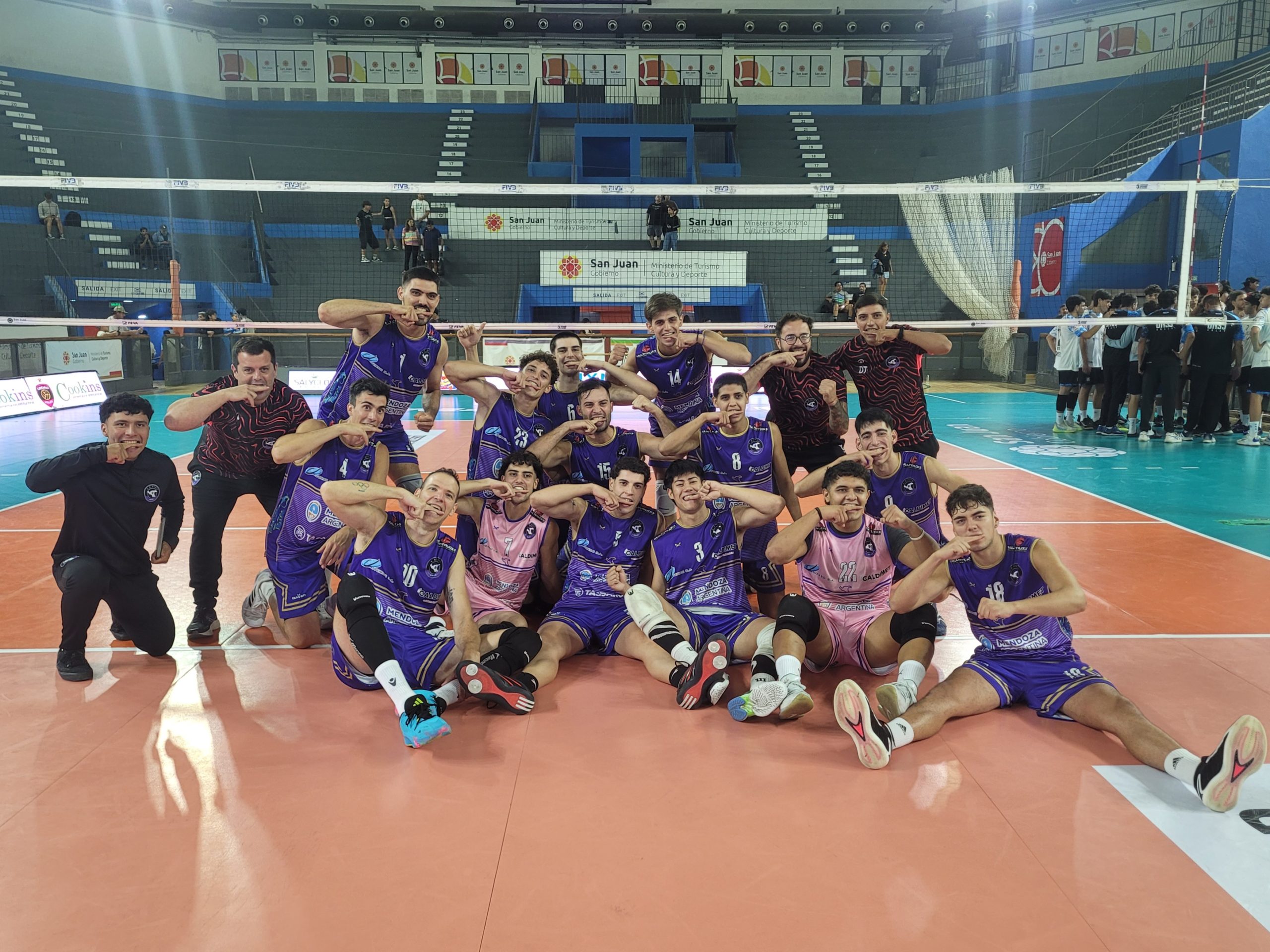 cuchillo entre dientes